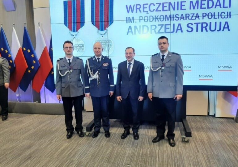 Medal im. podkomisarza Andrzeja Struja dla sierż. sztab. Andrzeja Smaronia pełniącego służbę w Komisariacie Policji w Tyczynie -  absolwenta Zespołu Szkół Zawodowych im. Kard. Stefana Wyszyńskiego w Dynowie.