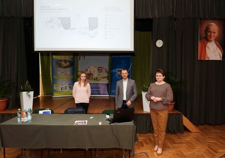 Debata szkolna  na temat " System bankowy w Polsce i rola NBP "  przeprowadzonej w ramach III edycji programu „Złote Szkoły NBP”