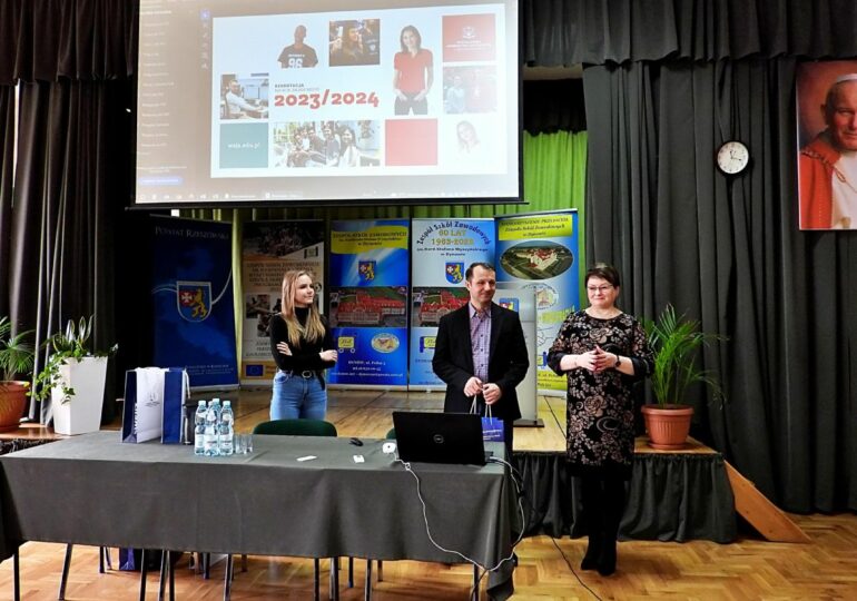 Sprawozdanie z debaty szkolnej na temat "Polski złoty w obiegu od 100 lat – NBP i jego funkcja emisyjna"