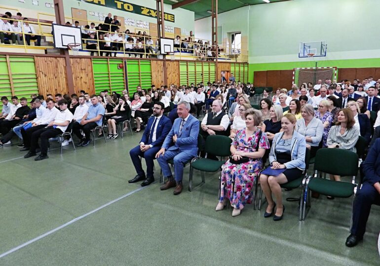 Uroczystość zakończenia roku szkolnego 2023/2024 w Zespole Szkół Zawodowych im. Kardynała Stefana Wyszyńskiego w Dynowie.