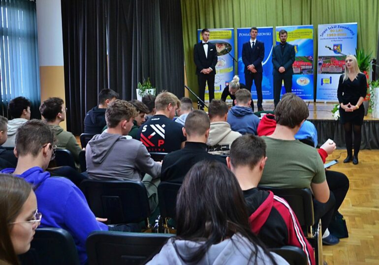 „Warsztaty męskiego ubioru” dla uczniów klas maturalnych i klasy 3a branżowej szkoły I stopnia