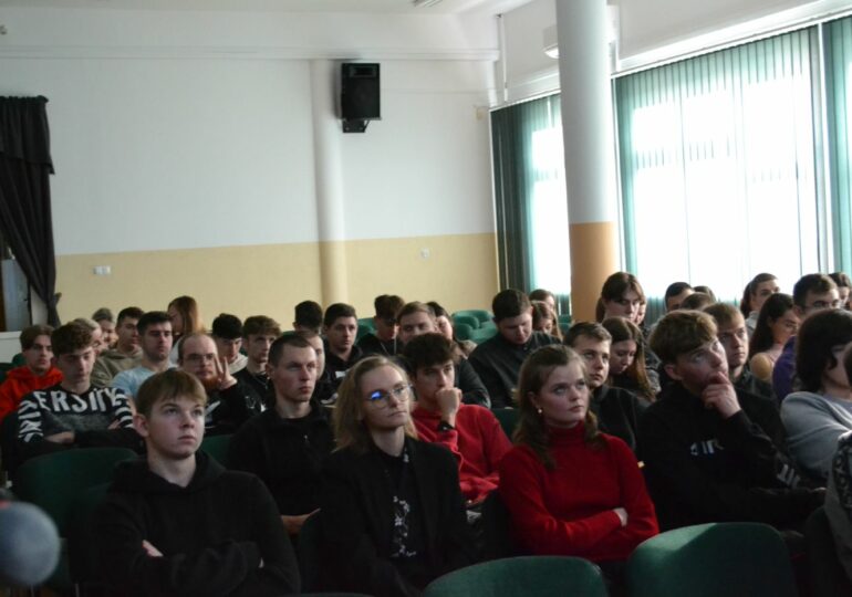 Debata szkolna na temat "Cyberbezpieczne finanse"