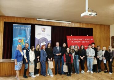 Sukcesy Elizy Tyki uczennicy Zespołu Szkół Zawodowych im. Kardynała Stefana Wyszyńskiego w Dynowie  w XX Powiatowym Konkursie Języków Obcych dla uczniów szkół ponadpodstawowych Powiatu Rzeszowskiego - język angielski i niemiecki