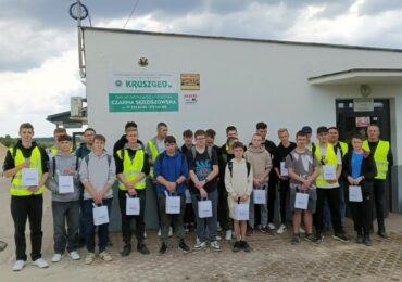 Wycieczka  edukacyjna uczniów Zespołu Szkół Zawodowych  im. Kardynała Stefana Wyszyńskiego  w  Dynowie do Zakładu Eksploatacji Kruszywa ,,Kruszgeo” SA w Czarnej  Sędziszowskiej oraz Muzeum Silników Stacjonarnych i Techniki Rolniczej w Konieczkowej.