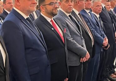 Krzysztof Jarosz - Starosta Rzeszowski uhonorowany Srebrnym Krzyżem Zasługi.