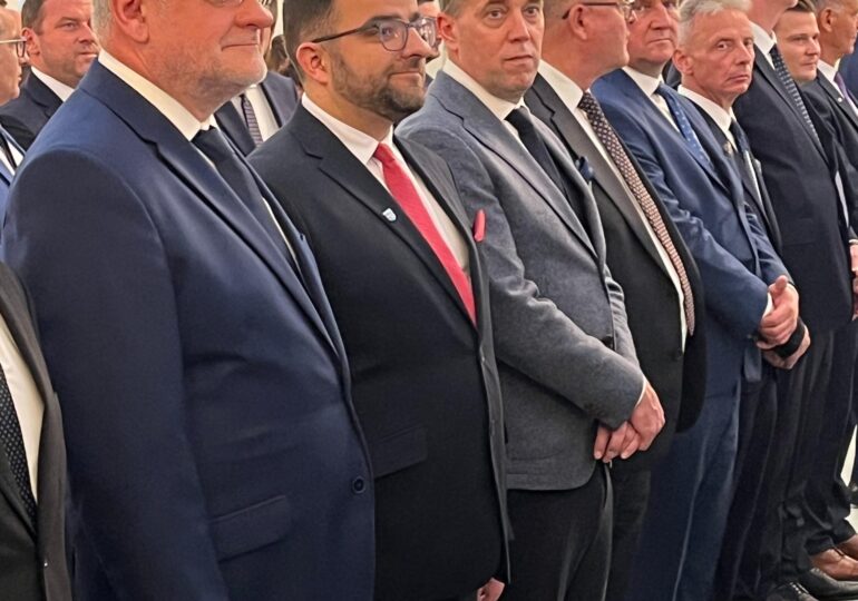 Krzysztof Jarosz - Starosta Rzeszowski uhonorowany Srebrnym Krzyżem Zasługi.