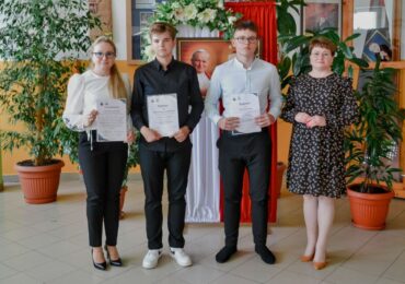 Kamil Mioduchowski i Wiktor Bieńko nagrodzeni w II edycji Wojewódzkiego Konkursu na MEM profilaktyczny:  „Świadomy cyberzagrożeń – bezpieczny w realu".