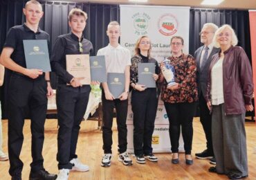 Laur zwycięstwa dla Szkolnej Artystyczno- Teatralnej Grupy „ANTRAKT” z Zespołu Szkół Zawodowych im. Kardynała Stefana Wyszyńskiego w Dynowie i ich opiekunki p. Katarzyny Stpiczyńskiej!!!