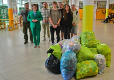 Czwarta tura zbiórki plastikowych nakrętek dla Kacperka w Zespole Szkół Zawodowych im. Kardynała Stefana Wyszyńskiego w Dynowie.