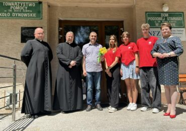 Pomagamy, wspieramy, dajemy nadzieje… Żonkilowe pola nadziei!  akcje Szkolnego Koła „Caritas”   z Zespołu Szkół Zawodowych im. Kardynała Stefana Wyszyńskiego w Dynowie.