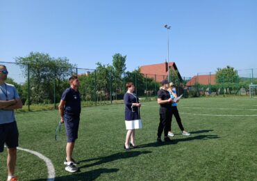 MIĘDZYKLASOWY TURNIEJ PIŁKI NOŻNEJ CHŁOPCÓW i PIŁKI SIATKOWEJ DZIEWCZĄT O PUCHAR DYREKTORA SZKOŁY.