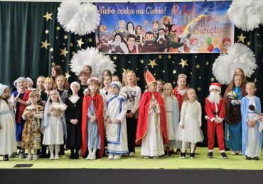 Bal Wszystkich Świętych w Zespole Szkół Zawodowych im. Kardynała Stefana Wyszyńskiego w Dynowie.