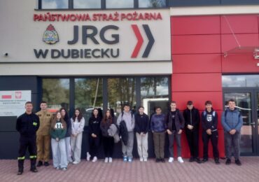 Uczniowie klasy 1TL (5-letnie Technikum w zawodzie technik logistyk) kontynuują zajęcia praktyczne  w ramach innowacji ratowniczo-pożarniczej.