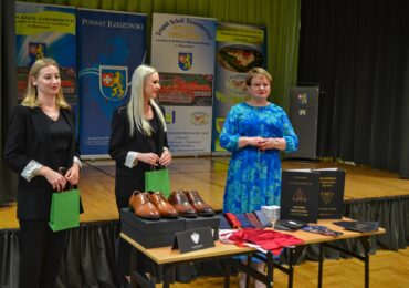 „Warsztaty męskiego ubioru” dla uczniów klas maturalnych i klasy 3a branżowej szkoły I stopnia.