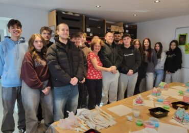 Wyjście uczniów Zespołu Szkół Zawodowych im. Kardynała Stefana Wyszyńskiego w Dynowie do Pracowni Rękodzieła „Wierzbinowe cuda” zorganizowanego w ramach przedsięwzięcia Ministra Edukacji Narodowej pod nazwą „Wyjście z klasą”.