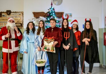 MIKOŁAJKI W ZESPOLE SZKÓŁ ZAWODOWYCH W DYNOWIE