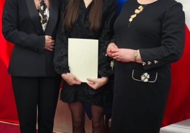 Stypendium Prezesa Rady Ministrów dla Anny Gieruli uczennicy Zespołu Szkół Zawodowych im. Kardynała Stefana Wyszyńskiego w Dynowie.