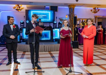 Bal studniówkowy uczniów Zespołu Szkół Zawodowych im. Kardynała Stefana Wyszyńskiego w Dynowie.