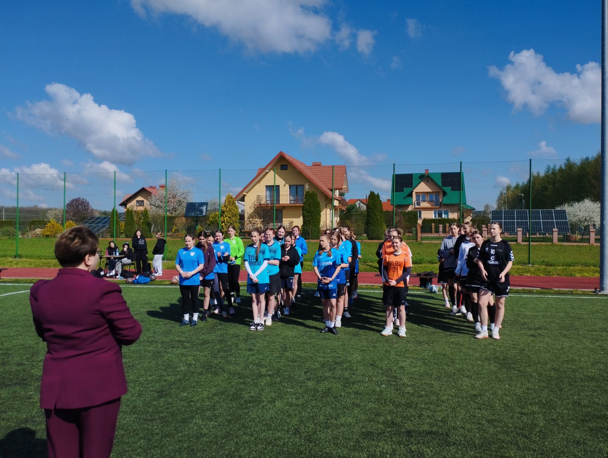 II miejsce drużyny  dziewcząt Zespołu Szkół Zawodowych w Dynowie w Powiatowej Licealiadzie w piłce nożnej.