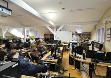 Szkolenie z zakresu sztucznej inteligencji dla uczniów.