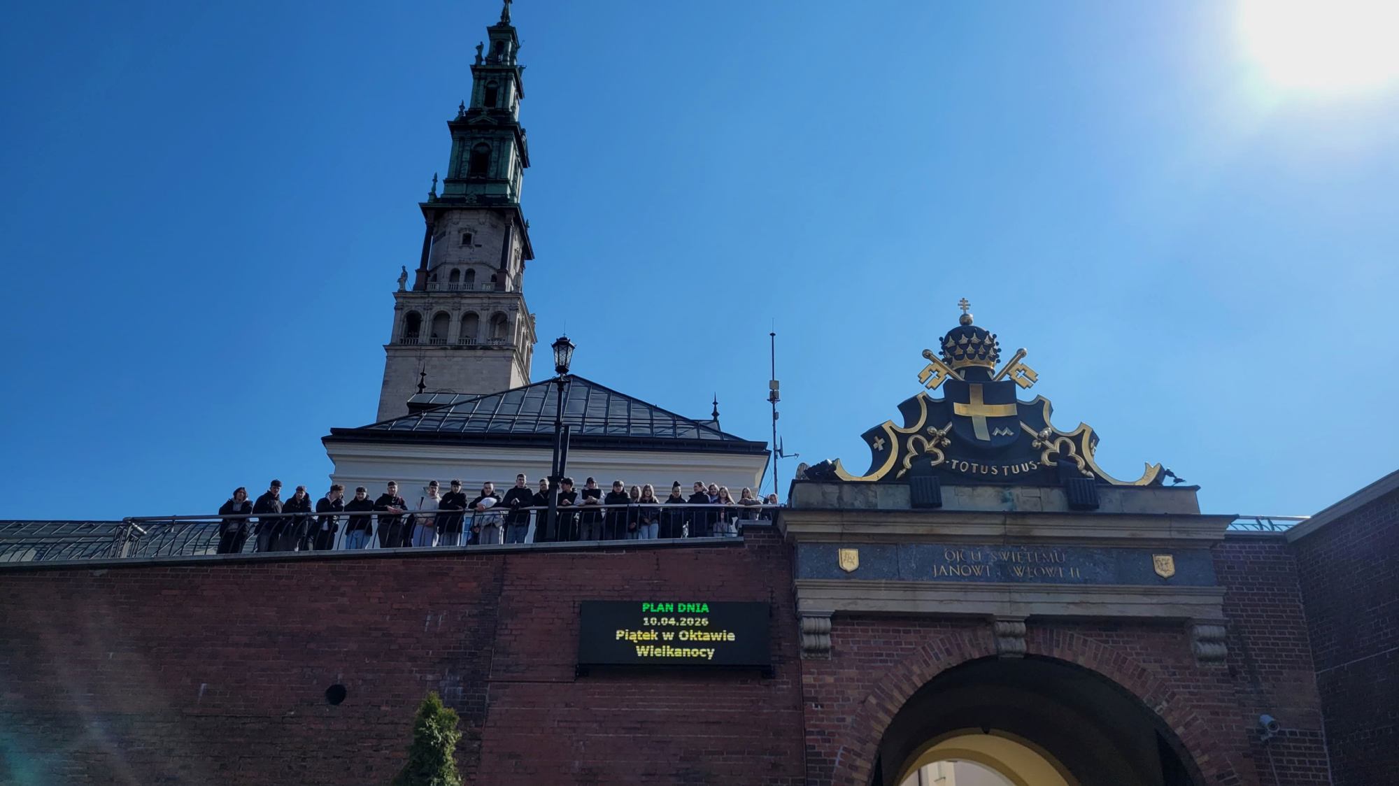 Maturzyści z Zespołu Szkół Zawodowych w Dynowie z wizytą na Jasnej Górze i w Auschwitz.