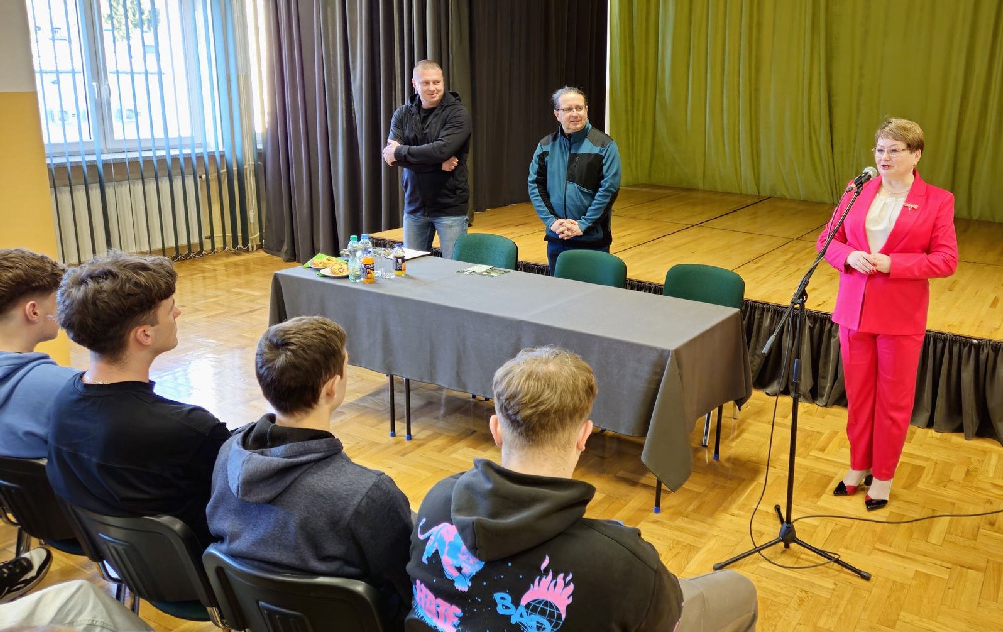 Spotkanie uczniów z pracownikami naukowymi Uniwersytetu Rzeszowskiego.