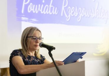 Laury dla najlepszych uczniów – gala „Młode Talenty Powiatu Rzeszowskiego”.