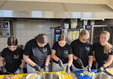 Praktyczna lekcja gastronomii w Restauracji Aleksandria! Nauka przez praktykę to najlepszy sposób na zdobywanie doświadczenia!