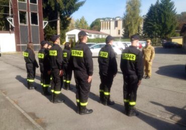 Zajęcia praktyczne klasy 2TPL w Jednostce Ratowniczo-Gaśniczej nr 1 w Rzeszowie.