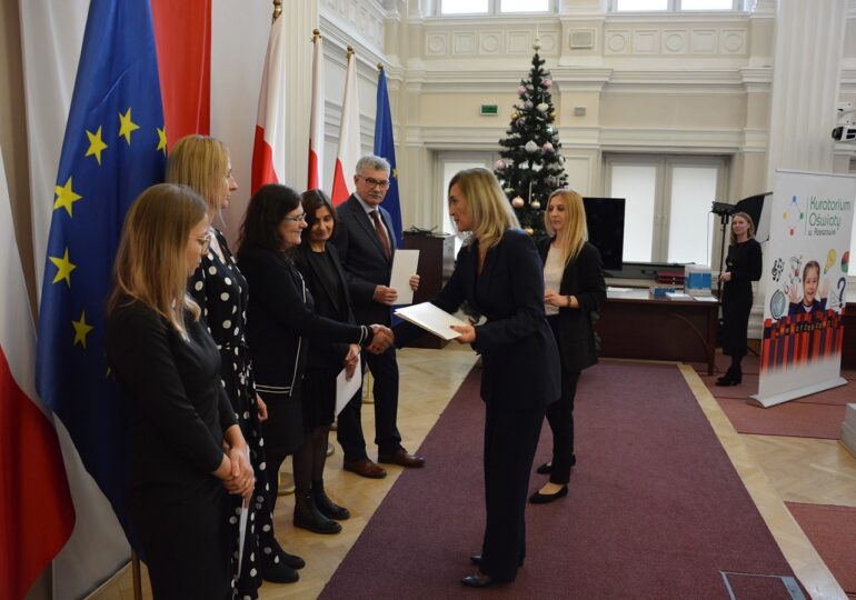 Ceremonia wręczenia aktów nadania stopnia awansu nauczyciela dyplomowanego