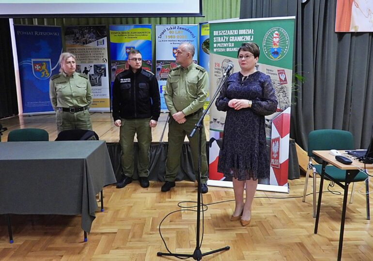 Spotkanie uczniów z przedstawicielami Bieszczadzkiego Oddziału Straży Granicznej