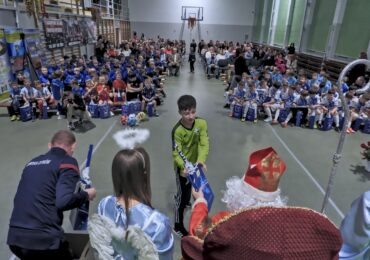 Mikołajki z Klubem Towarzystwa Sportowego „TRANSHAD DYNOVIA” w Zespole Szkół Zawodowych im. Kardynała Stefana Wyszyńskiego w Dynowie.