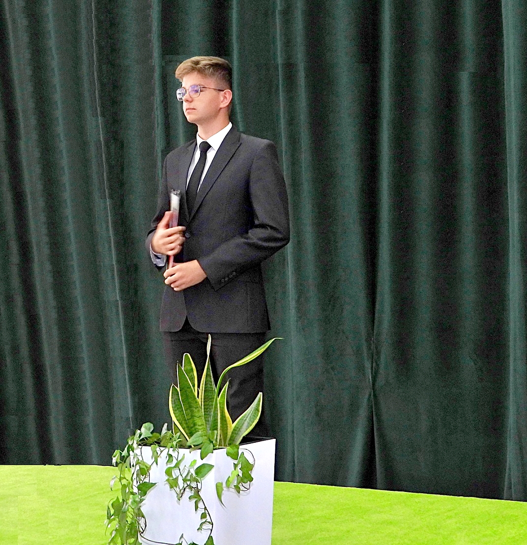 Kamil Mioduchowski uczeń Zespołu Szkół Zawodowych im. Kardynała  Stefana Wyszyńskiego w Dynowie  Stypendystą Fundacji Dzieło Nowego Tysiąclecia.