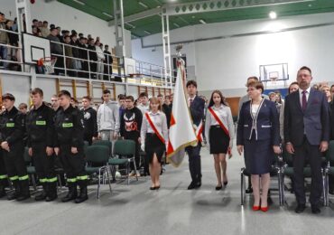 Uroczysta akademia z okazji 107. rocznicy Odzyskania przez Polskę Niepodległości oraz 24. rocznicy nadania imienia Kardynała Stefana Wyszyńskiego Zespołowi Szkół Zawodowych w Dynowie.