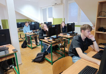 Szkolny etap Konkursu Wiedzy o Prawie Pracy i BHP dla uczniów szkół ponadpodstawowych „POZNAJ SWOJE PRAWA W PRACY”.