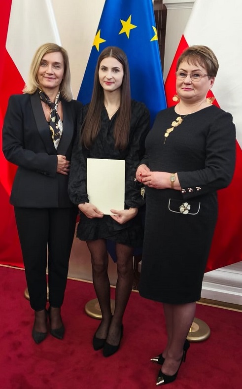 Stypendium Prezesa Rady Ministrów dla Anny Gieruli uczennicy Zespołu Szkół Zawodowych im. Kardynała Stefana Wyszyńskiego w Dynowie.