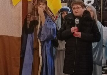 Jasełka bożonarodzeniowe pt. „Jest taki dzień” w wykonaniu Szkolnej Grupy Artystyczno-Teatralnej „Antrakt”  w kościele parafialnym pw. św. Wawrzyńca w Dynowie