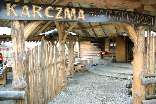 Karczma pod Semaforem z Bachórza i Zespół Szkół Zawodowych im. Kardynała Stefana Wyszyńskiego w Dynowie podpisały porozumienie o współpracy.