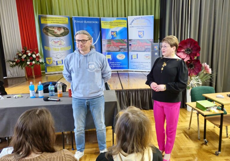 Spotkanie dla uczniów Zespołu Szkół Zawodowych im. Kardynała Stefana Wyszyńskiego w Dynowie  na temat  „Napojów funkcjonalnych - czym i jak się nawadniać?”.